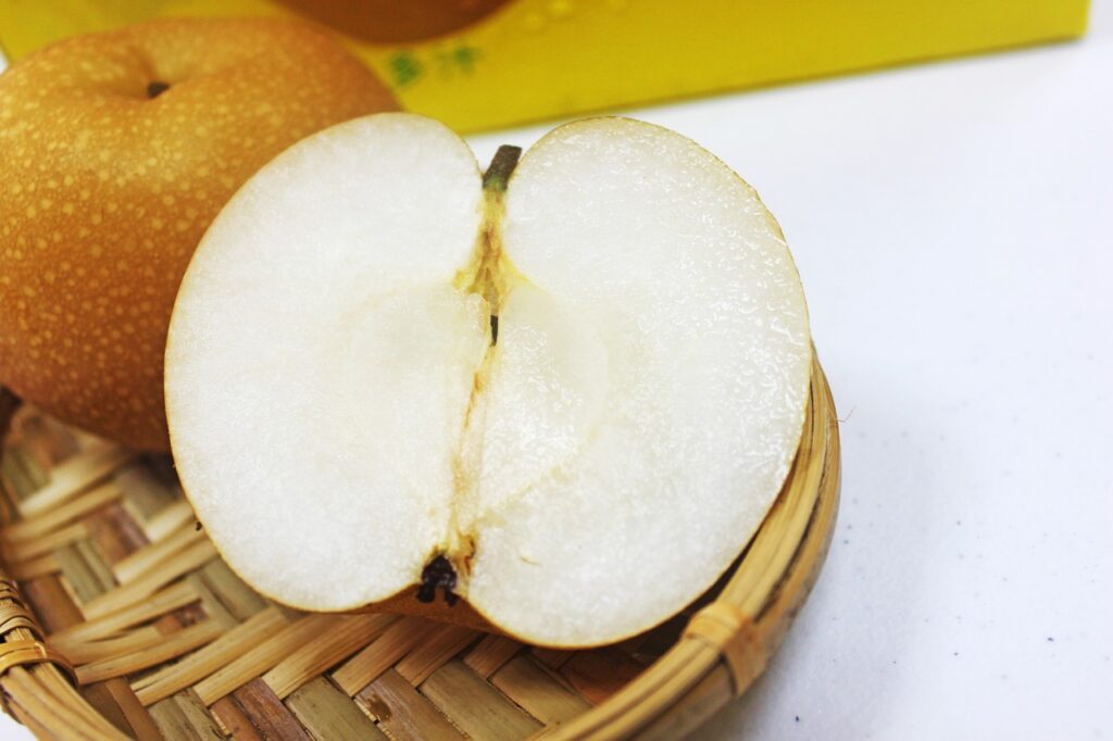 fengshui pear, fruit, pear-1511656.jpg