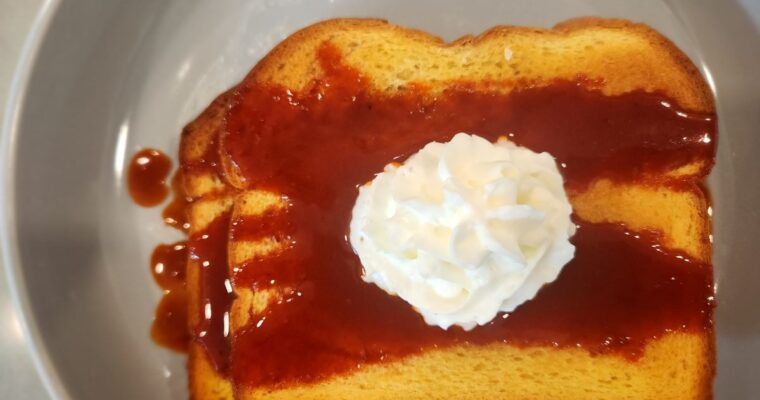 Brioche toast with spicy sauce and whipped cream